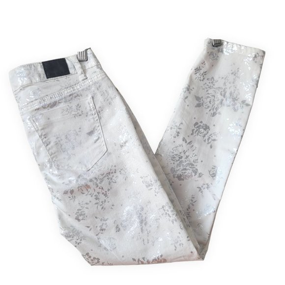 NWT Bluenotes Ankle Jeggings White with Silver Metallic Floral Pattern Size 25 - Picture 13 of 14